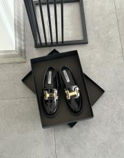 dragov oval burun ön gold aksesuar detay kadın loafer siyah rugan