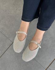 sionne oval burun komple taş detay kemerli kadın babet bej