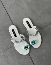 dankes ön ve arkası açık taşlı kadın terlik beyaz