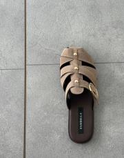 benito oval burun kemer detay arkası açık kadın terlik vizon süet