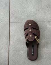 benito oval burun kemer detay arkası açık kadın terlik acı kahve süet