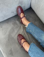 bionna oval burun taşlı kemer detay kadın babet bordo