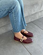 henna oval burun kemer detay kadın babet bordo