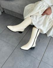 nadia sivri burun yan fermuar detay hakiki deri kadın çizme bej kırışık