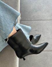 bayko sivri burun kısa topuklu kadın botie siyah kırışık