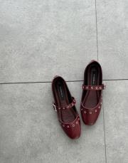 harov oval burun trok detay kemerli kadın babet bordo