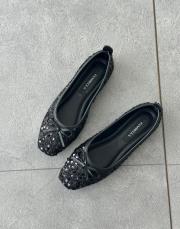 shape oval burun fiyonk detay pullu kadın babet siyah