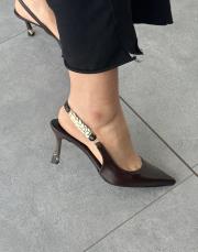 doli sivri burun kemer aksesuar detay arkası açık kadın topuklu ayakkabı acı kahve