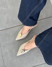 tania sivri burun ön aksesuar detay arkası açık kemerli kadın topuklu ayakkabı bej kırışık 2