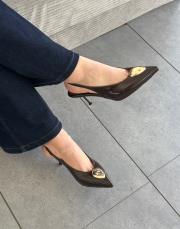 tania sivri burun ön aksesuar detay arkası açık kemerli kadın topuklu ayakkabı acı kahve kırışık