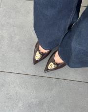 tania sivri burun ön aksesuar detay arkası açık kemerli kadın topuklu ayakkabı acı kahve kırışık 3