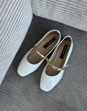 sharen oval burun aksesuar detay kadın babet beyaz