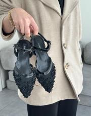 coco oval burun nakış taş detay arkası açık kemerli kadın babet siyah