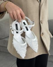 coco oval burun nakış taş detay arkası açık kemerli kadın babet beyaz