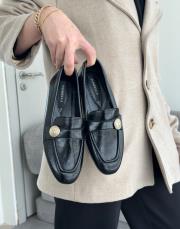 ketna küt burun ön toka aksesuar detay kadın babet siyah kırışık