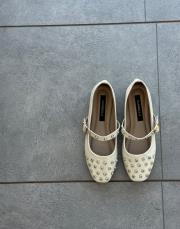 royes  küt burun taş detay kadın babet bej