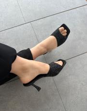 maze ön ve arkası açık taşlı kadın topuklu terlik siyah