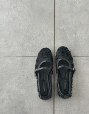 delrov oval burun nakış taş detay kemerli kadın babet siyah