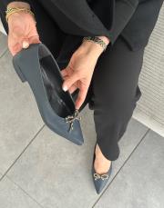 nayer sivri burun ön zincir fiyonk aksesuar detay kadın babet lacivert