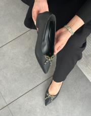 nayer sivri burun ön zincir fiyonk aksesuar detay kadın babet siyah