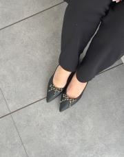 nayer sivri burun ön zincir fiyonk aksesuar detay kadın babet siyah 2