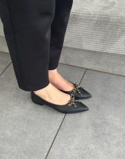 nayer sivri burun ön zincir fiyonk aksesuar detay kadın babet siyah 3