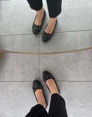 vicaro oval burun fiyonk detay kadın babet siyah teks