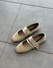 veldan küt burun kemer detay kadın babet bej saten