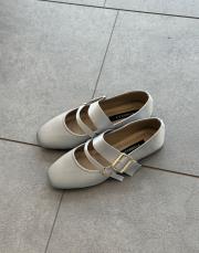 veldan küt burun kemer detay kadın babet gri saten