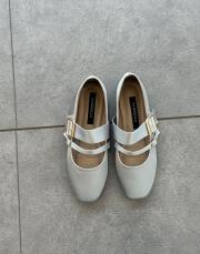 veldan küt burun kemer detay kadın babet gri saten 2