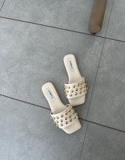 marten ön ve arkası açık boncuk aksesuar detay kadın terlik bej