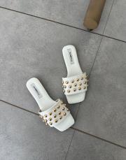marten ön ve arkası açık boncuk aksesuar detay kadın terlik beyaz